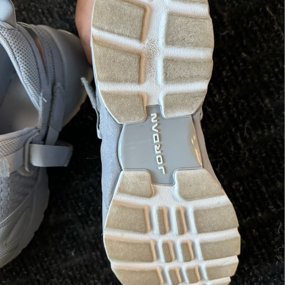 ✨ HOST PICK ✨Men’s Jordan Trunner LX Wolf Grey - Picture 3 of 5